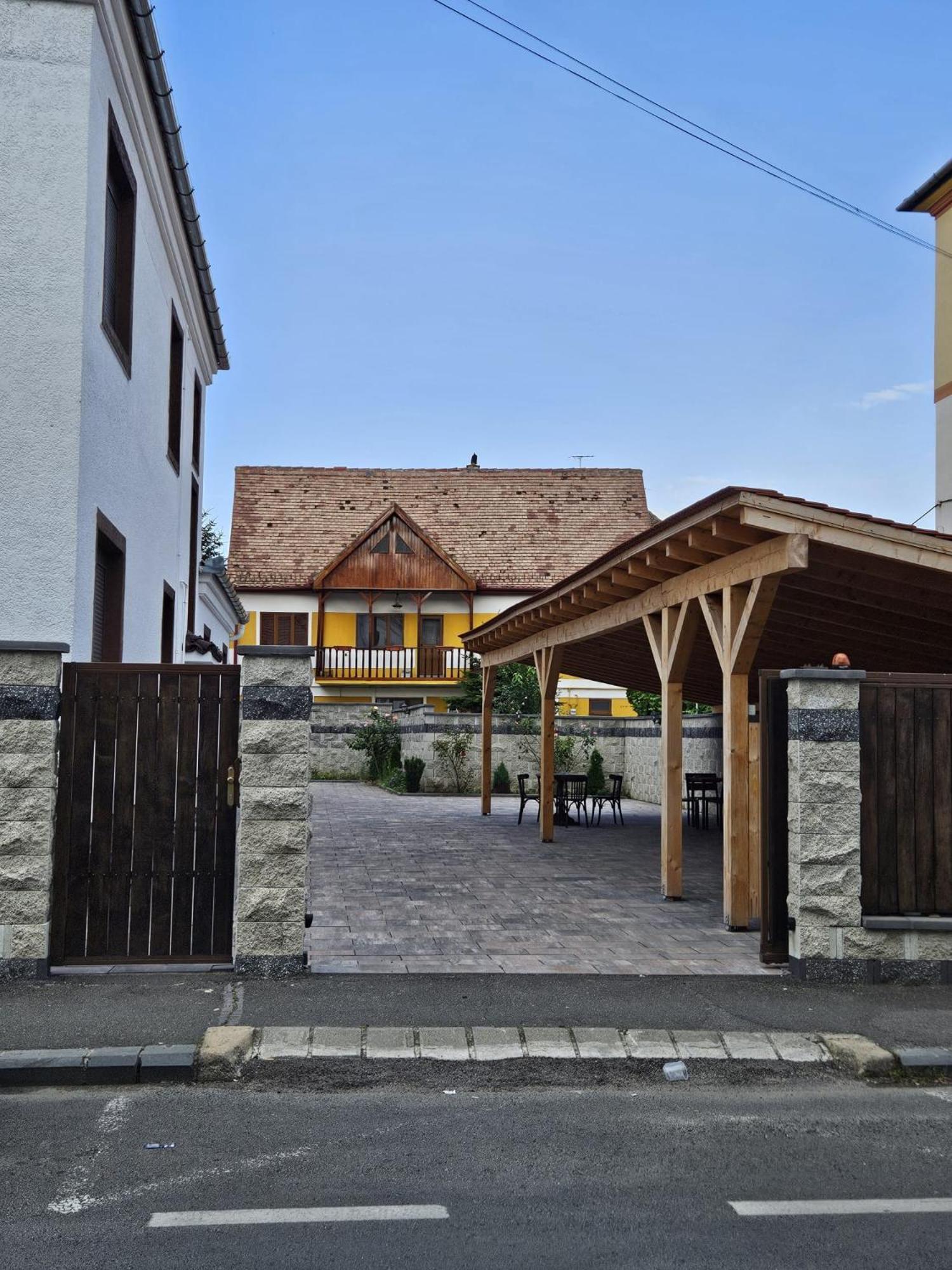 Casa Raduly - Apartament Demisol Sibiu Bagian luar foto